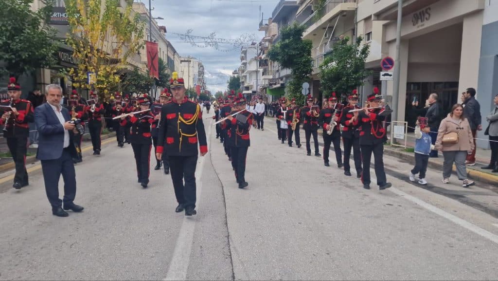 Πάτρα: Χιλιάδες πιστοί στη λιτανεία για τον Άγιο Ανδρέα (ΦΩΤΟ)