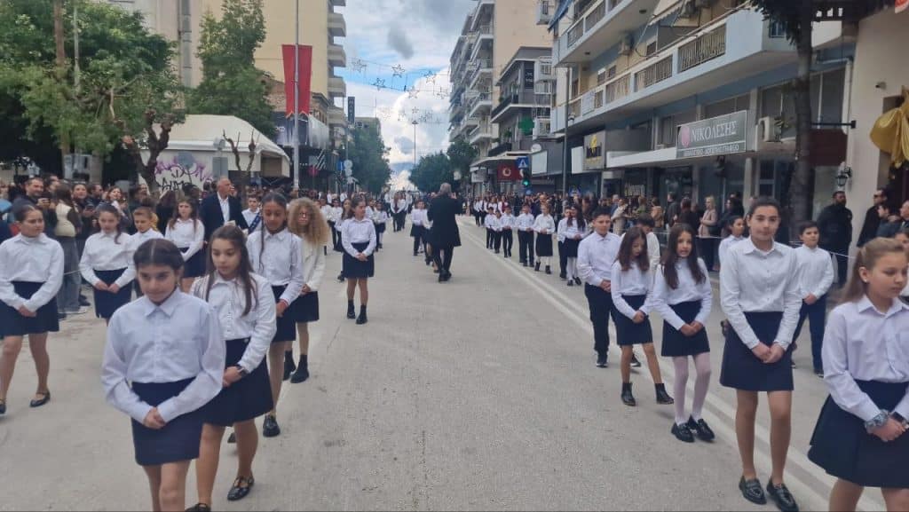 Πάτρα: Χιλιάδες πιστοί στη λιτανεία για τον Άγιο Ανδρέα (ΦΩΤΟ)
