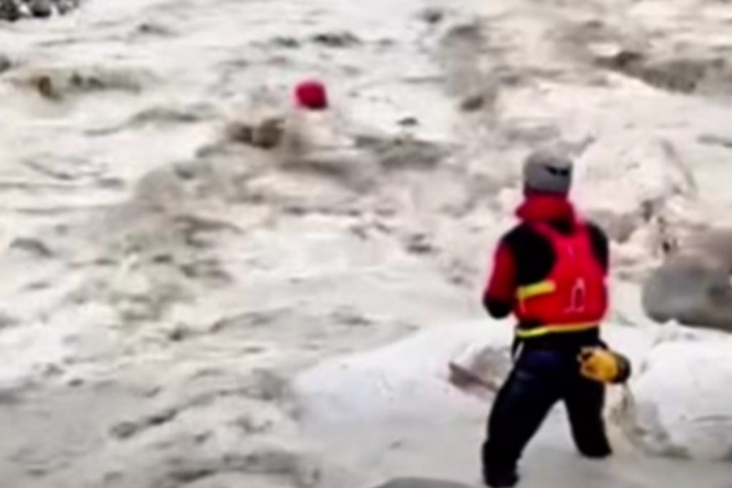 Aποστολή του Tempo24.News στα Τζουμέρκα: Καταστροφές σε σπίτια, άνοιξαν στα δύο οι δρόμοι - Δραματική επιχείρηση απεγκλωβισμού από την ΕΜΑΚ (ΦΩΤΟ & ΒΙΝΤΕΟ)