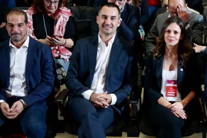 Εν αναμονή εξελίξεων στη Νέα Αριστερά μετά τη νέα ήττα Χαρίτση στην Κ.Ε. 