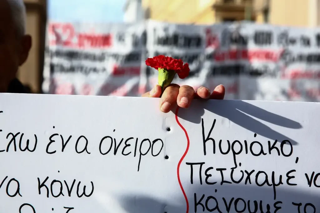 Πολυτεχνείο: Σε εξέλιξη η μεγάλη πορεία, 11 συλλήψεις και 32 προσαγωγές(ΦΩΤΟ)