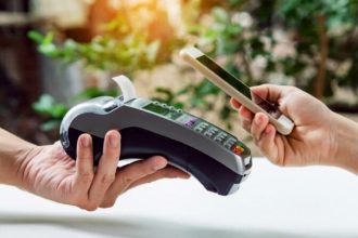 Το χαρτόσημο έφυγε, το ψηφιακό τέλος ήρθε: Σε ποιες συναλλαγές επιβάλλεται