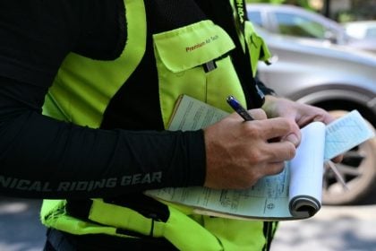 Δυτική Ελλάδα: 1.260 έλεγχοι και 91 παραβάσεις την 18η εβδομάδα της εκστρατείας για το κράνος