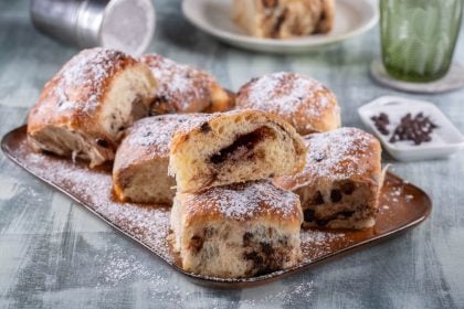 Ψωμάκια γεμιστά με σοκολάτα