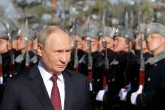 Σκληρό πόκερ παίζει ο Πούτιν με το σχέδιο Τραμπ για την Ουκρανία - Παραπέμπει στο μέλλον τη συμφωνία, δηλώνει ότι δεν έχει σκοπό να επιτεθεί στην Ευρώπη