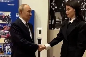 Νέες θεωρίες για την υγεία του Πούτιν - Οι διογκωμένες φλέβες στη διάρκεια χειραψίας, δείτε βίντεο