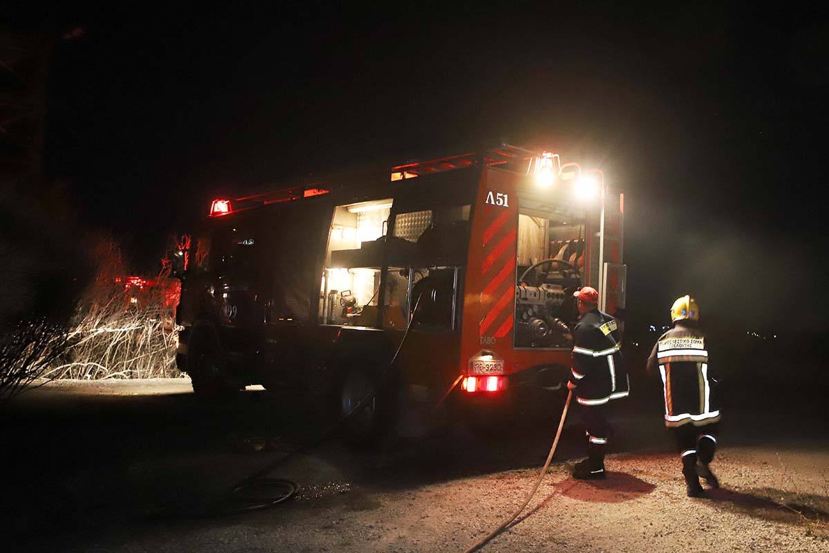 Ιωάννινα: Κεραυνός άνοιξε τρύπα σε στέγη τριώροφης πολυκατοικίας!