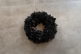 Ρόδος: «Γάζωσαν» με 14 σφαίρες σπίτι επιχειρηματία – Άφησαν μαύρο στεφάνι στην είσοδο