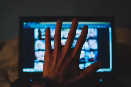 Πάτρα: Ελεύθερος με περιοριστικούς όρους ο 40χρονος καθηγητής που κατηγορείται για πορνογραφία ανηλίκων