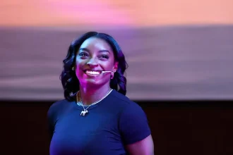 Σιμόν Μπάιλς: Παραδέχεται προσθετική στήθους και δύο ακόμη επεμβάσεις στα 28 της