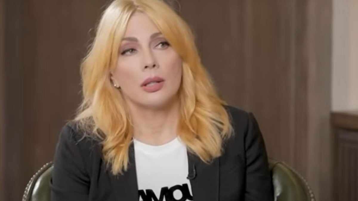 Σμαράγδα Καρύδη – Η συγκινητική εξομολόγηση για τον πατέρα της: «Προλάβαμε να πούμε τα πάντα πριν φύγει»