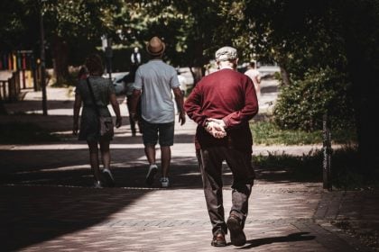 Ποιοι συνταξιούχοι δικαιούνται το επίδομα 250 ευρώ – Πότε θα το λάβουν