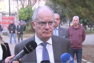 Στεφάνι στο Πολυτεχνείο κατέθεσε ο ΠτΔ: Υπεύθυνη, λαϊκή και διαρκής διεκδίκηση της Δημοκρατίας και της ελευθερίας