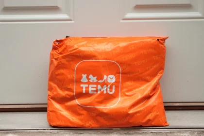 Ανατροπή στις φθηνές αγορές από Temu και Shein: Άνοιξε ο δρόμος για δασμούς από το πρώτο ευρώ το 2026 - Πόσο "χτυπά" τους έλληνες καταναλωτές