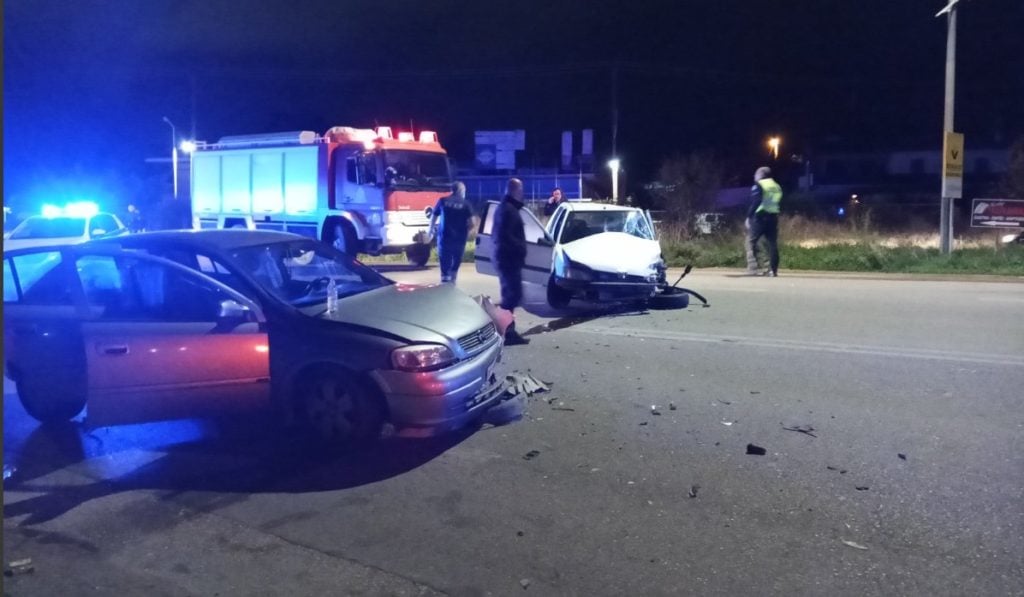 Μεγάλη κινητοποίηση στην Αντιρρίου-Ιωαννίνων - Σφοδρή σύγκρουση ΙΧ με τραυματίες, ανάμεσά τους και ένα παιδί (ΦΩΤΟ - ΒΙΝΤΕΟ)