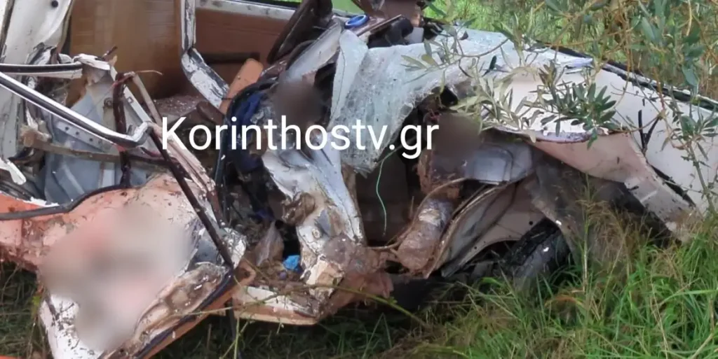 Κορινθία: Ένας νεκρός και δύο σοβαρά τραυματίες σε φρικτό τροχαίο -  Αγροτικό «καρφώθηκε» σε δέντρο
