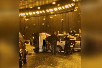 Τροχαίο με εμπλοκή 4 οχημάτων - Το ένα αναποδογύρισε - Δύο τραυματίες