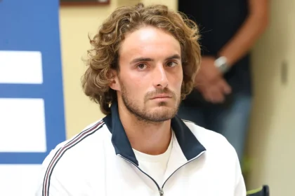 Οι κάμερες έπιασαν τον Τσιτσιπά να τρέχει με τη Lotus του με 210 χλμ. στην Αττική Οδό 