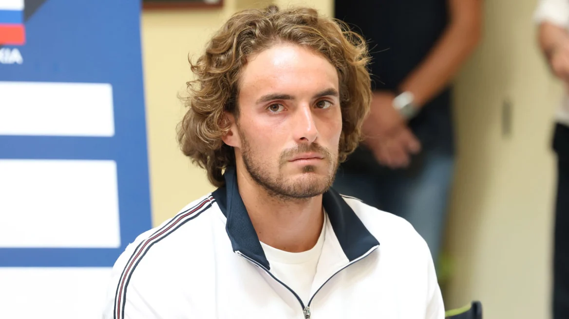 Οι κάμερες έπιασαν τον Τσιτσιπά να τρέχει με τη Lotus του με 210 χλμ. στην Αττική Οδό 