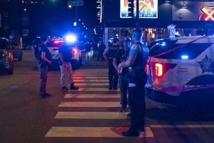 Πυροβολισμοί στο Σικάγο με ένα νεκρό: Τον κυβερνήτη της πολιτείας και το δήμαρχο κατηγορεί ο Τραμπ