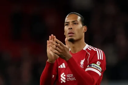 Ξέσπασε ο Φαν Ντάικ για την κριτική στη Λίβερπουλ: «Έφτασαν να λένε ότι θα υποβιβαστούμε»