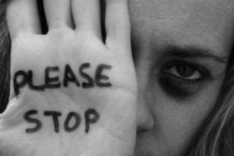 ΟΗΕ: Κάθε 10 λεπτά μια γυναίκα δολοφονείται από οικείο της πρόσωπο – Το σπίτι ο πιο επικίνδυνος χώρος