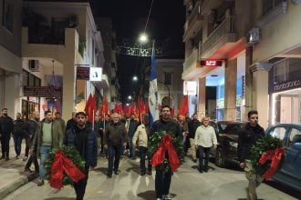 Πάτρα: Κατάθεση στεφάνων για το Πολυτεχνείο από τις Οργανώσεις του ΚΚΕ και της ΚΝΕ
