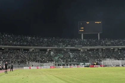 Η ΔΕΑΒ κάλεσε σε ακρόαση Παναθηναϊκό και ΠΑΟΚ για φθορά καθισμάτων από τους φιλάθλους τους στα παιχνίδια με Βόλο και Πανσερραϊκό