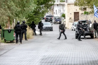 Αιματοκύλισμα στα Βορίζια Ηρακλείου με 2 νεκρούς και τραυματίες - Αναβίωσε βεντέτα του 1950, κόκκινος συναγερμός στην ΕΛ.ΑΣ, με εμπόλεμη ζώνη η μοιάζει η περιοχή