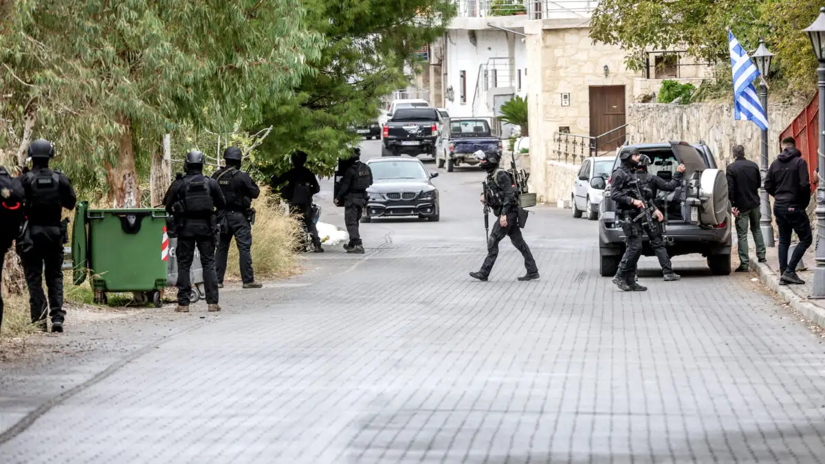 Αιματοκύλισμα στα Βορίζια Ηρακλείου με τουλάχιστον 3 νεκρούς και 15 τραυματίες - Αναβίωσε βεντέτα του 1950, κόκκινος συναγερμός στην ΕΛ.ΑΣ, με εμπόλεμη ζώνη η μοιάζει η περιοχή