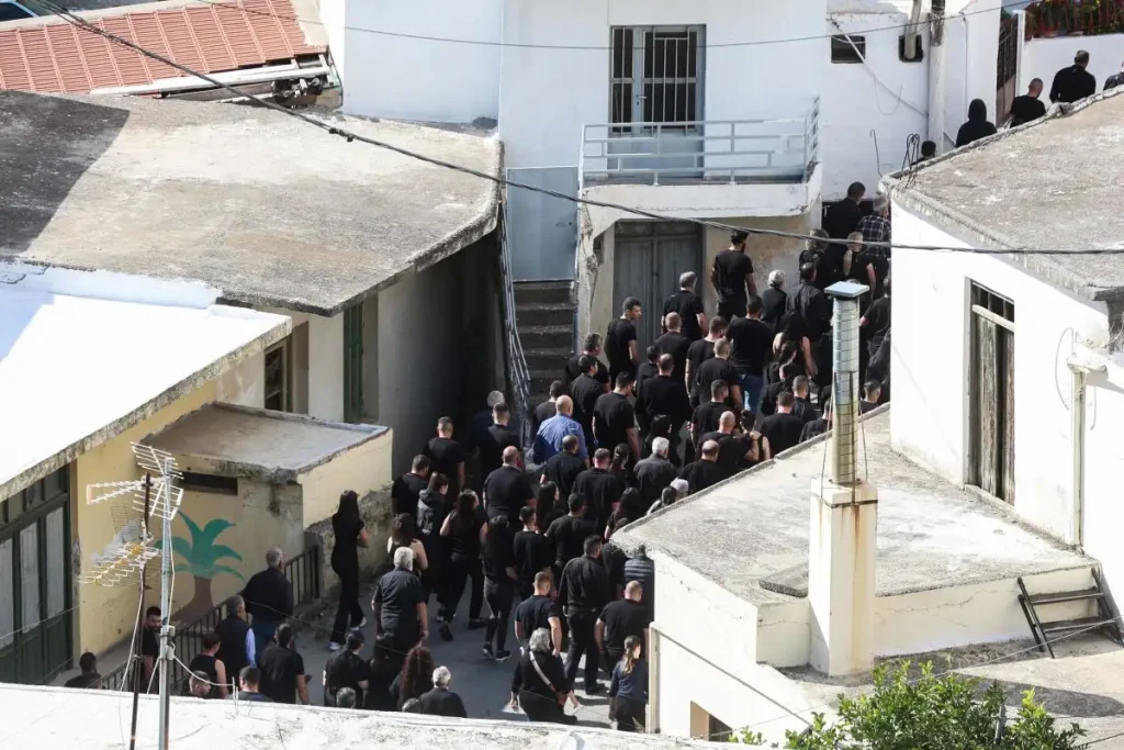 Βορίζια: Σπαραγμός στην κηδεία του 39χρονου – Δρακόντεια τα μέτρα ασφαλείας (ΦΩΤΟ)