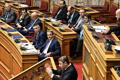 Δημοσκόπηση GPO: Προβάδισμα 12,6% για τη ΝΔ και αρνητική «ψήφος» στο ΠΑΣΟΚ ως αξιωματική αντιπολίτευση από το 81,7%