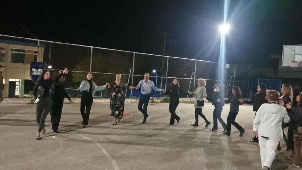 Μαθητές και σχολεία ένωσαν τα βήματά τους - Γιορτή παράδοσης στην Πάτρα (ΦΩΤΟ)