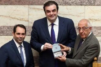Βουλή: Κατατέθηκε ο κρατικός προϋπολογισμός του 2026