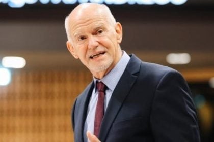 Γιώργος Παπανδρέου: «Πρέπει να ξανα- εφεύρουμε τη Δημοκρατία πριν τη διαλύσουν άλλοι»