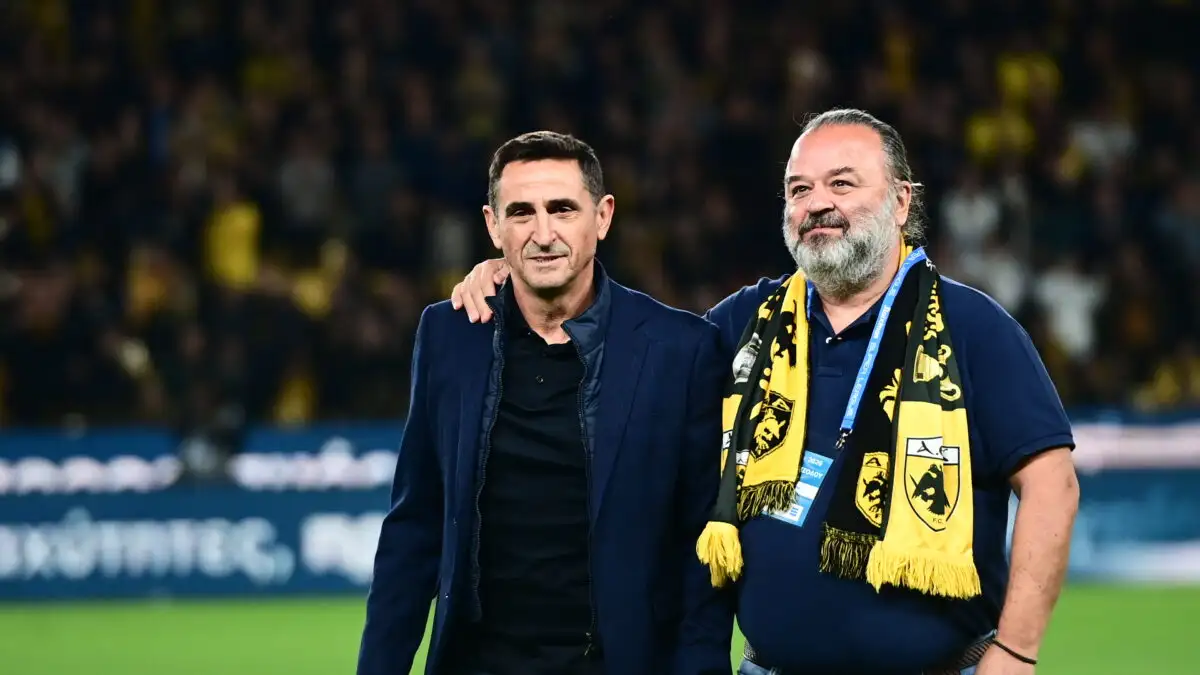 Ο Μανόλο Χιμένεθ βραβεύτηκε από τον Μάριο Ηλιόπουλο