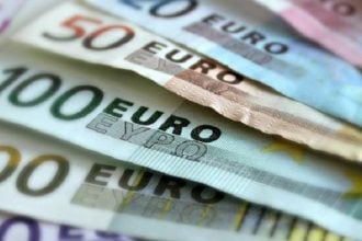 Έγινε η κλήρωση για τις προπληρωμένες κάρτες επιδομάτων: Από 1.000 ευρώ σε 8.500 κατόχους