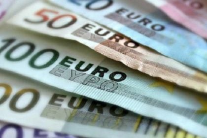 Έγινε η κλήρωση για τις προπληρωμένες κάρτες επιδομάτων: Από 1.000 ευρώ σε 8.500 κατόχους