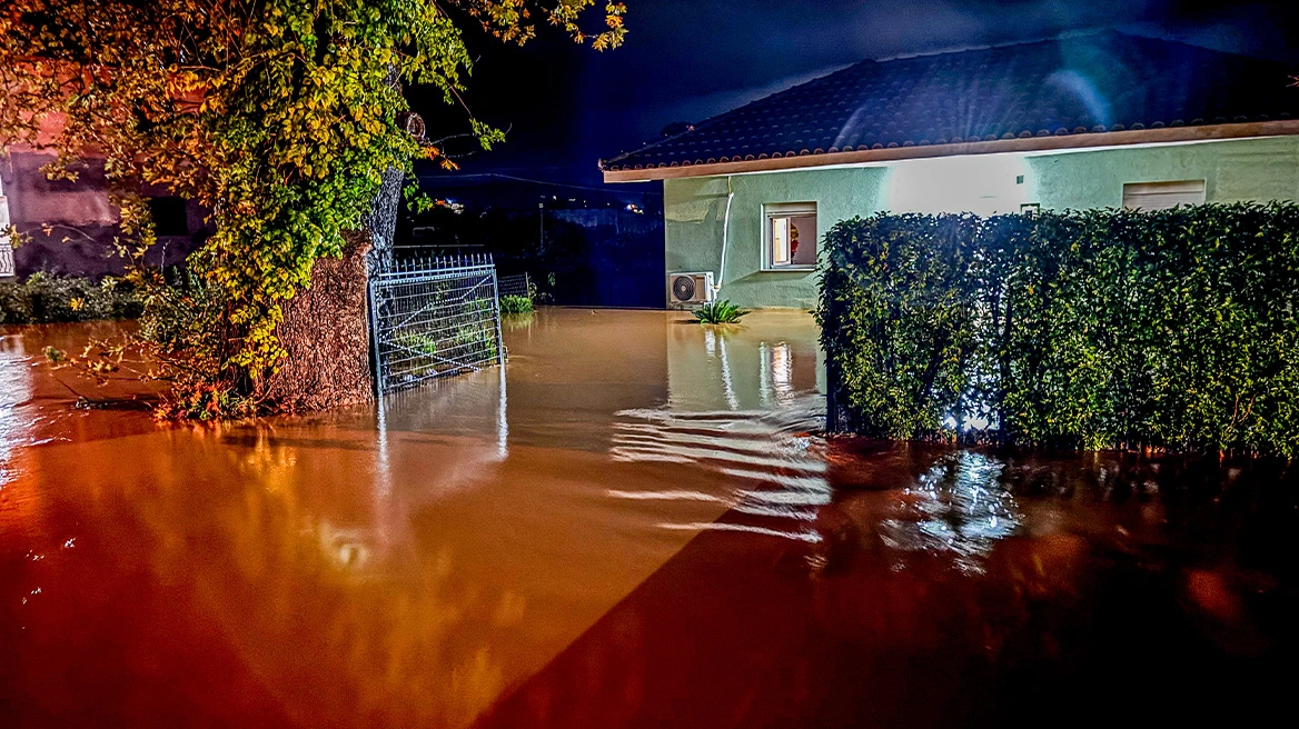 Η κακοκαιρία σαρώνει Δυτική Ελλάδα, Ιόνιο και Ήπειρο: Πλημμύρες, κατολισθήσεις, απεγκλωβισμοί, ανεμοστρόβιλοι και μπαράζ από 112