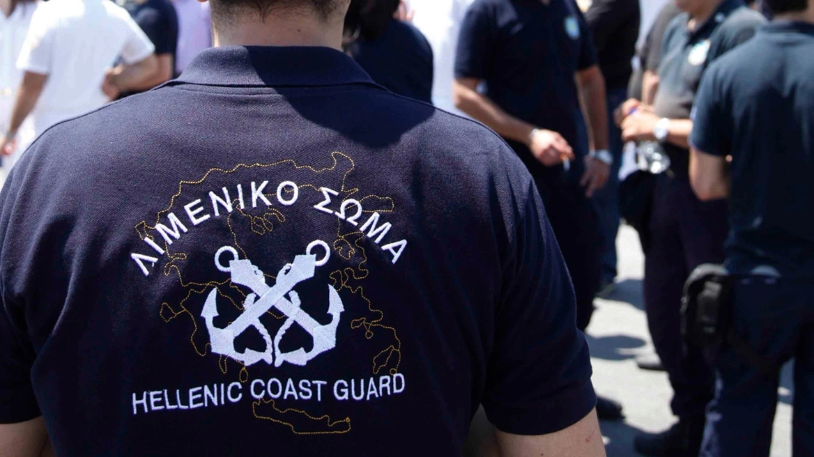 Έπαιρνε «φακελάκια» για ελέγχους πλοίων ο Λιμενικός που συνελήφθη στο Βόλο για ασέλγεια σε δύο ανήλικους