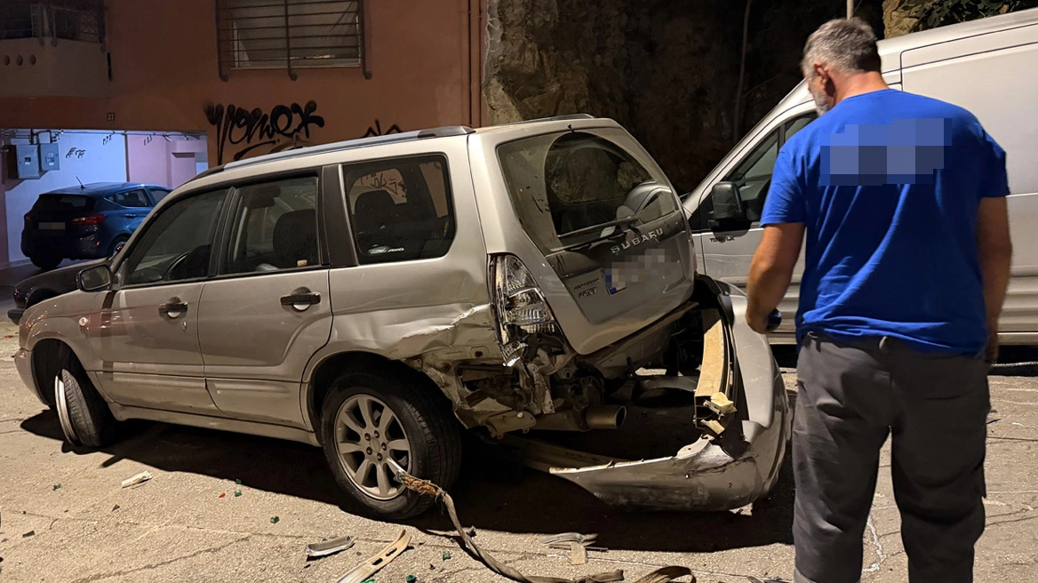 Τραγωδία: Νεκρή μία γυναίκα που παρασύρθηκε μετά από σύγκρουση αυτοκινήτων - «Περπατούσε με την κόρη της που είναι ΑμεΑ»