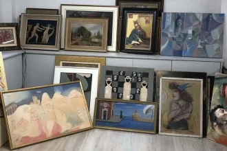 Ποιος είναι ο γνωστός δικηγόρος που συνελήφθη για τους πλαστούς πίνακες - Υπήρξε και καθηγητής στην ΕΛ.ΑΣ