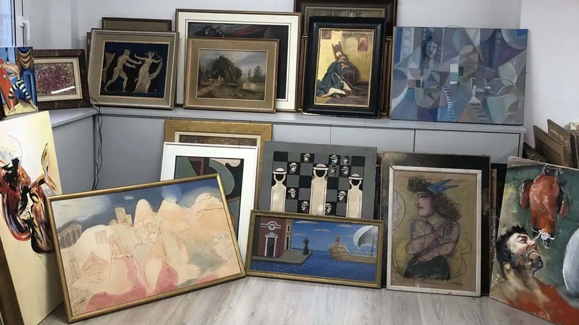 Ποιος είναι ο γνωστός δικηγόρος που συνελήφθη για τους πλαστούς πίνακες - Υπήρξε και καθηγητής στην ΕΛ.ΑΣ