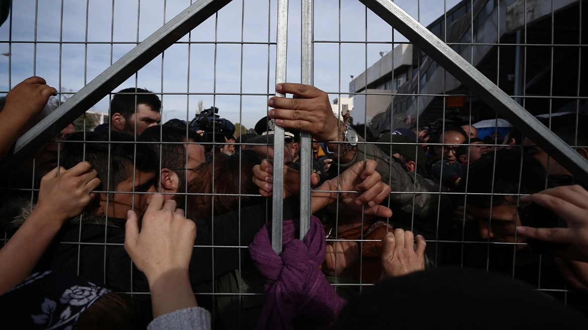 Εξέγερση σε δομή μεταναστών στις Σέρρες - 29 συλλήψεις, δύο αστυνομικοί τραυματίες