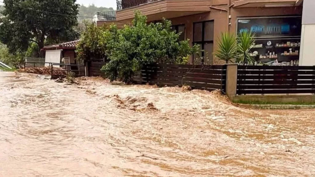 Κακοκαιρία: Μήνυμα 112 σε Γιάννενα και Άρτα – Κίνδυνος κατολισθήσεων