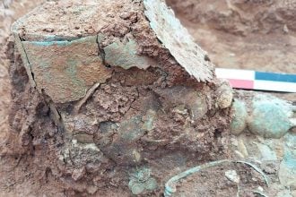 Φθιώτιδα: Στο φως εντυπωσιακές ταφές των αρχαϊκών χρόνων – Η αρχόντισσα με το ανεστραμμένο διάδημα