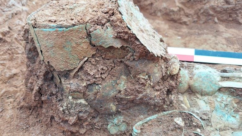 Φθιώτιδα: Στο φως εντυπωσιακές ταφές των αρχαϊκών χρόνων – Η αρχόντισσα με το ανεστραμμένο διάδημα