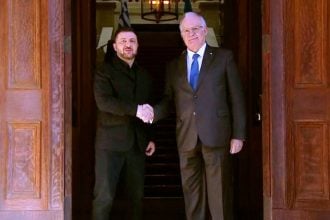 Στην Αθήνα ο Ζελένσκι, συναντήθηκε με Τασούλα - "Ευχαριστούμε τον ελληνικό λαό για την αλληλεγγύη και τη στήριξη"