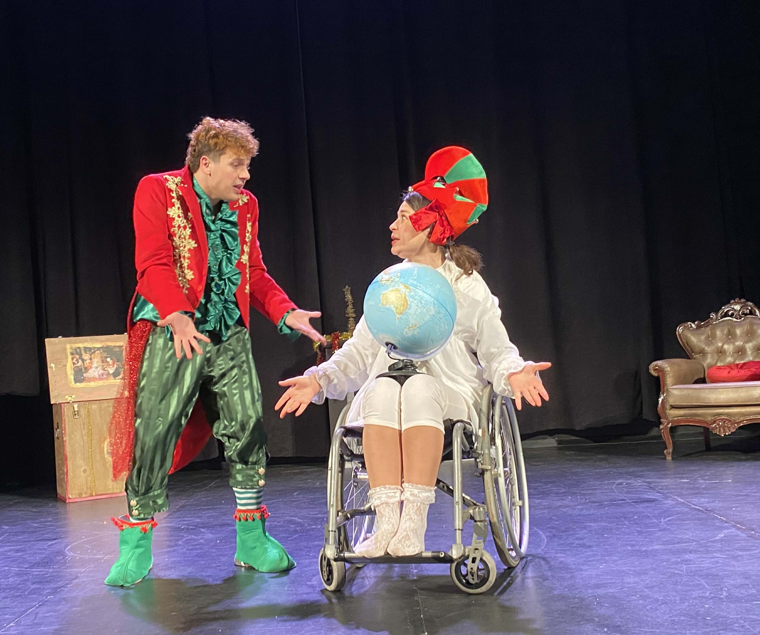 Σήμερα η θεατρική παράσταση "Το σεντούκι της γιαγιάς" αφιερωμένη στην Παγκόσμια Ημέρα Ατόμων με Αναπηρία, στο Royal Theater  