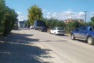 ΠΕΟ Πατρών-Πύργου: "Ουρές" οχημάτων από βλάβη φορτηγού